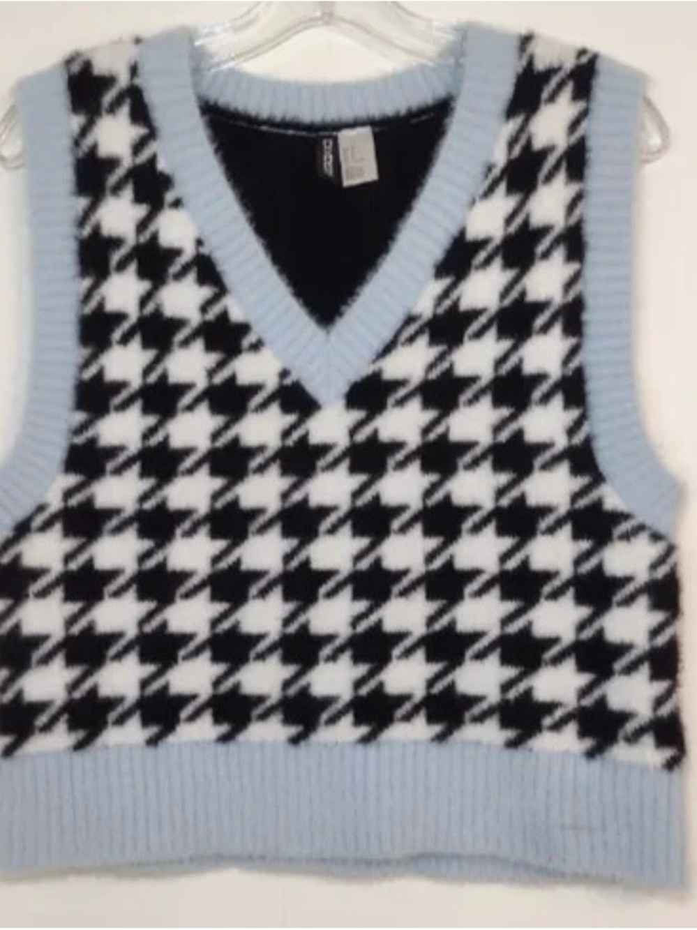NWOT H&M Black and Light Blue Houndstooth V-Neck Knit Vest